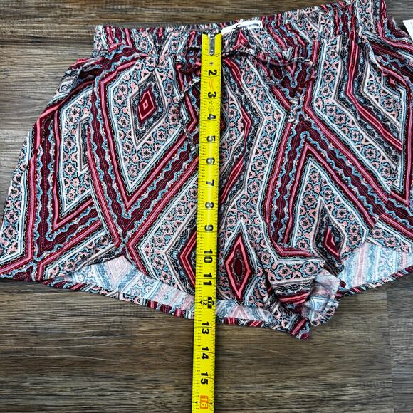 Hollister size Medium shorts NWT geometric print 2 in inseam - Picture 4 of 10